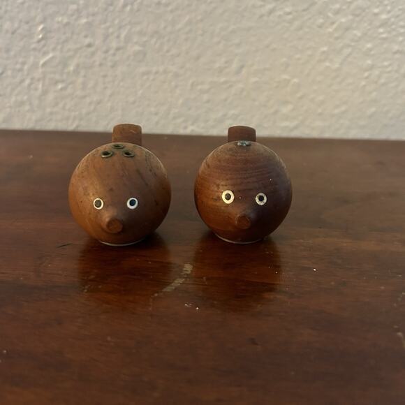 Blow Fish Salt And Pepper Shaker Set VTG Small Brown Wooden Fish Shakers Japan - Picture 2 of 8